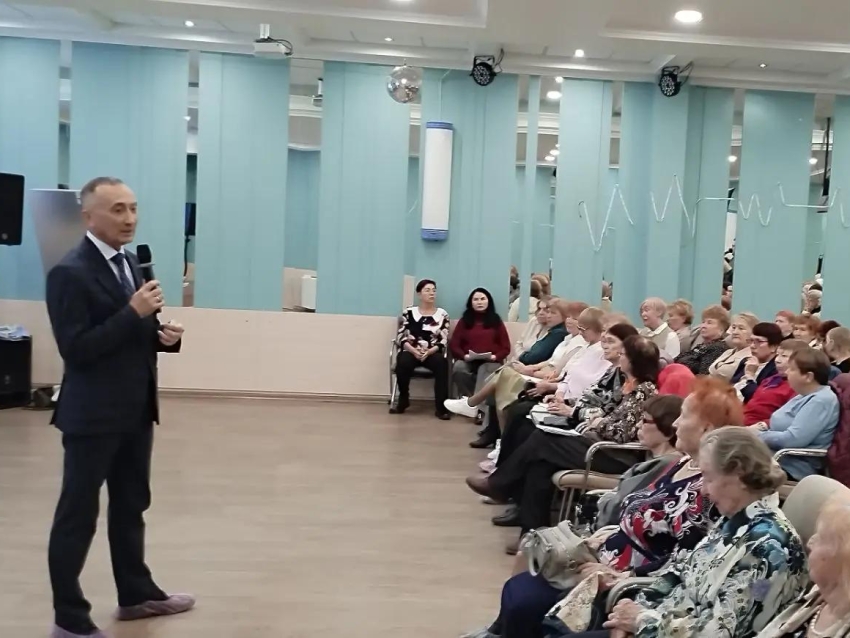  В рамках правового марафона состоялась встреча Уполномоченного с членами клуба «Любовь к жизни»